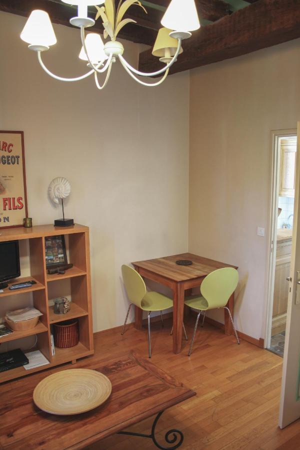 Les Appartements De Chablis Exterior foto